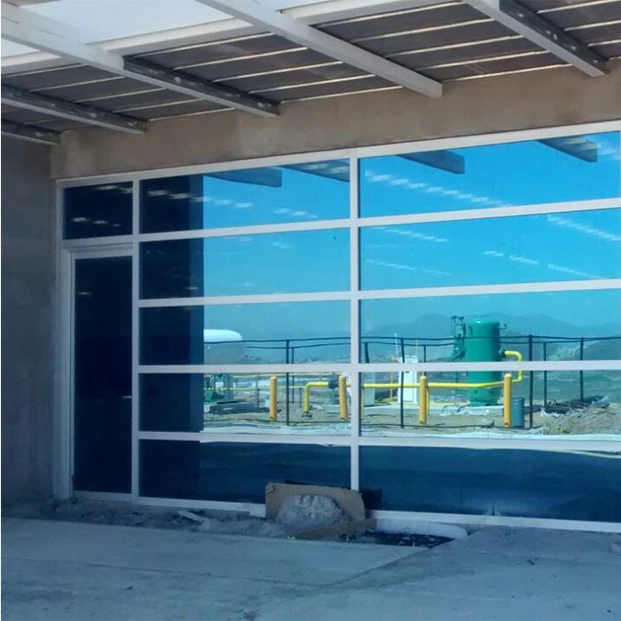 Fenêtres aluminium argentées