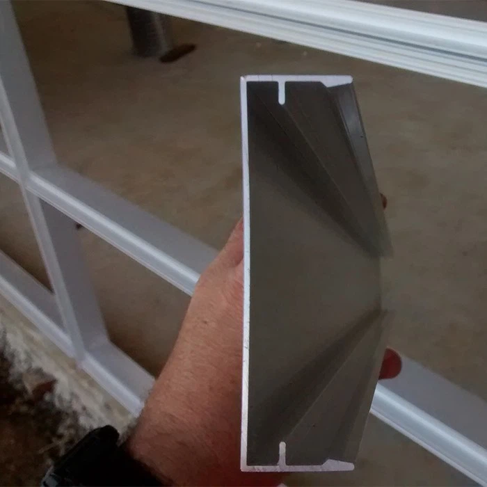 Fenêtres aluminium argentées