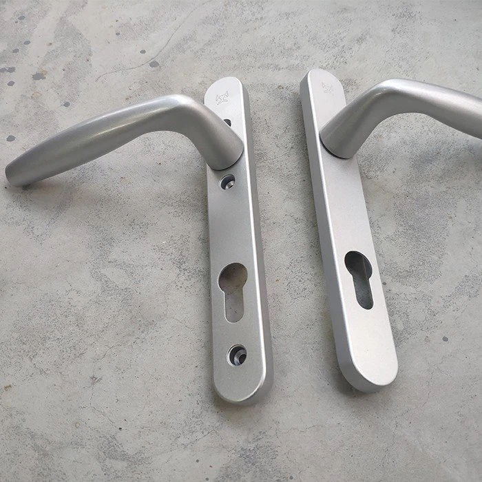 Porte d'entrée avant aluminium