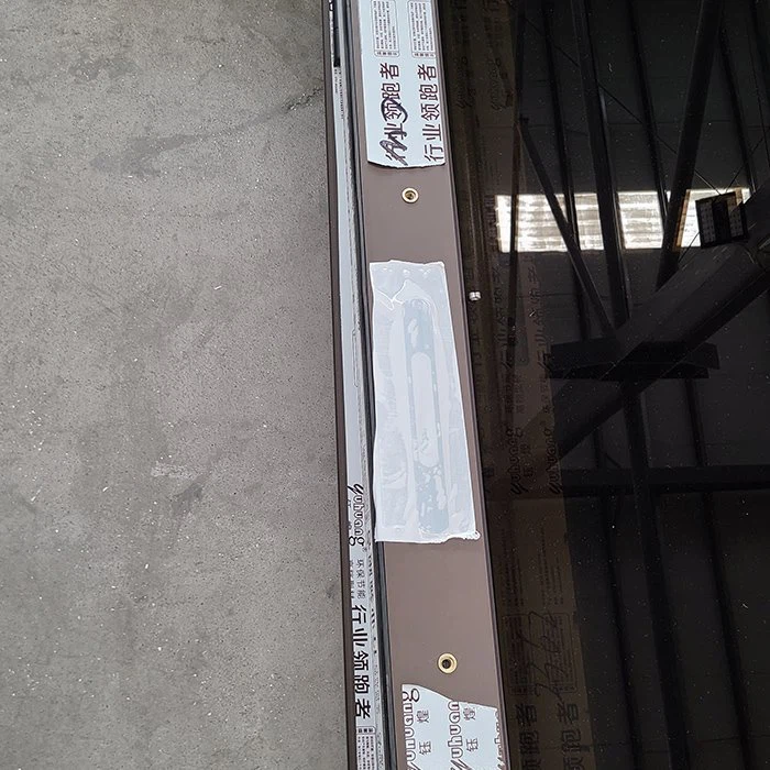 نوافذ وأبواب الألمنيوم التجارية